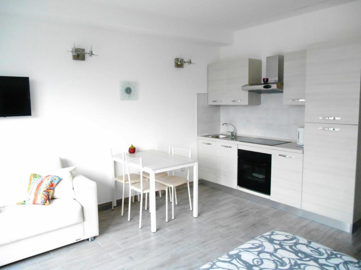 Direttamente Al Lago Apartments Marone Eksteriør billede